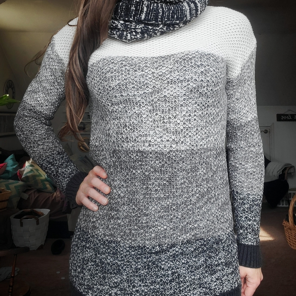 Old Navy Women's Sweater, Size Med